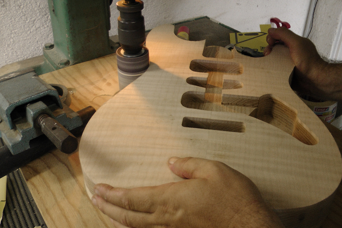 Costruire chitarra elettrica utilizzo del robosander